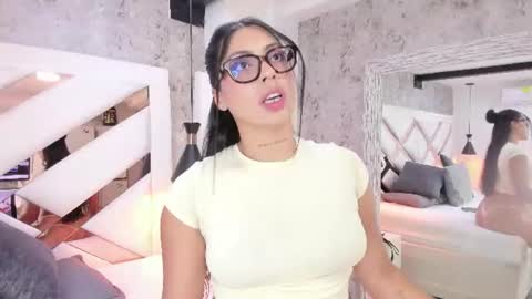 Snapshot of vanessa_rain_ chatting on 07-15-26, 07:19 Vanessa online show from 07-15-26, 07:19