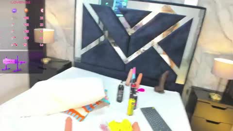 Vanessa Hard online show from 04-17-26, 08:23