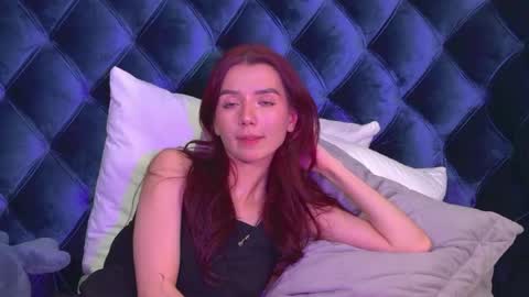 Snapshot of vanessavienne chatting on 05-19-26, 02:18 VanessaVienne online show from 05-19-26, 02:18