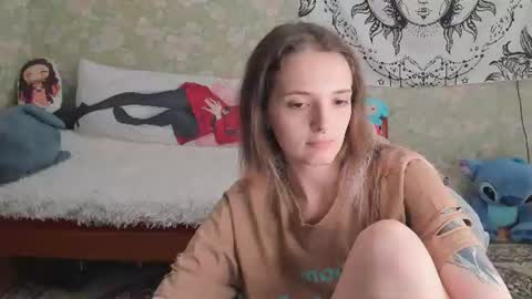 Snapshot of vanilla_arya chatting on 07-17-26, 08:21 Adelina online show from 07-17-26, 08:21
