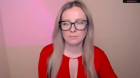 Snapshot of vanillaex_ chatting on 04-17-26, 04:32 Mia online show from 04-17-26, 04:32