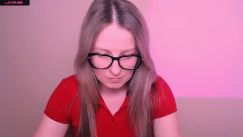 Snapshot of vanillaex_ chatting on 04-29-26, 05:06 Mia online show from 04-29-26, 05:06