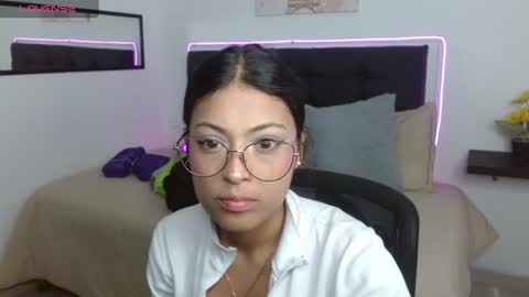 Snapshot of vannesweet_ chatting on 06-19-26, 09:07 vane online show from 06-19-26, 09:07