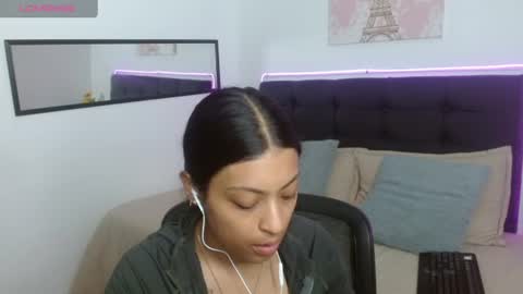 Snapshot of vannesweet_ chatting on 07-16-26, 06:58 vane online show from 07-16-26, 06:58