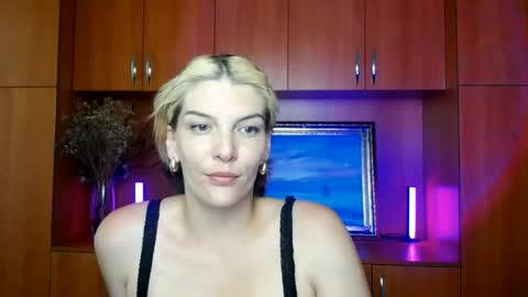 Snapshot of vanrey_ chatting on 07-07-26, 07:09 Vanessa online show from 07-07-26, 07:09