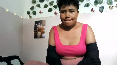 Snapshot of vayannah chatting on 06-16-26, 12:08 Vayannah online show from 06-16-26, 12:08