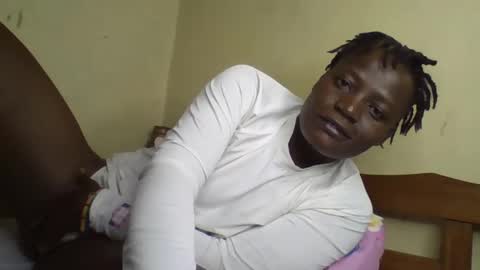 Snapshot of vee_tommy chatting on 01-14-25, 12:33 Vee tommy online show from 01-14-25, 12:33