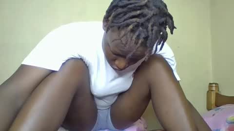 Snapshot of vee_tommy chatting on 01-28-25, 04:08 Vee tommy online show from 01-28-25, 04:08