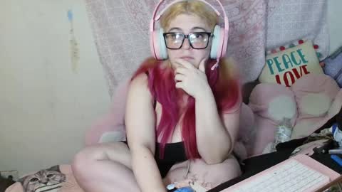 Snapshot of veelehanex3 chatting on 06-17-26, 10:32 Veronica Lehane online show from 06-17-26, 10:32