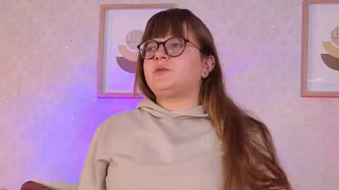 Vee Simons online show from 10-10-25, 07:46