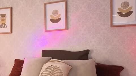 Vee Simons online show from 10-20-25, 07:47