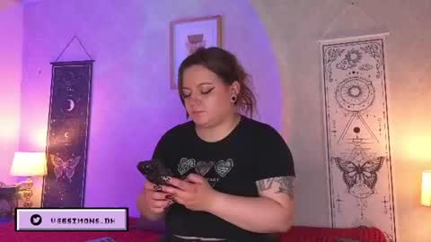 Vee Simons online show from 07-21-26, 08:11