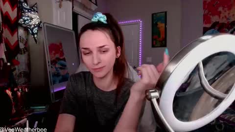 Snapshot of veeweatherbee chatting on 02-17-26, 01:13 Violet Weatherbee online show from 02-17-26, 01:13