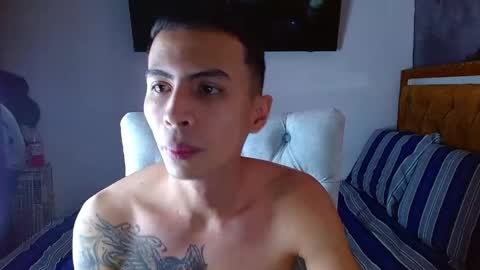 velk_hot1 online show from 04-21-26, 12:33