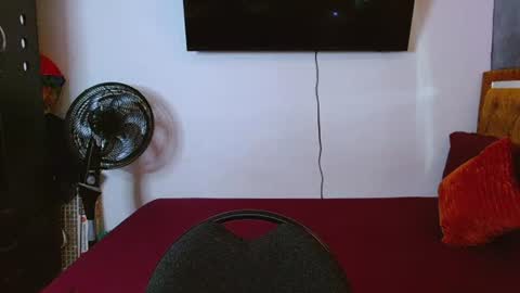 velk_hot1 online show from 06-30-26, 12:28