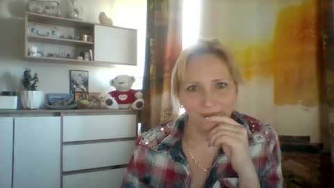 velka_raspberry online show from 05-08-26, 08:19