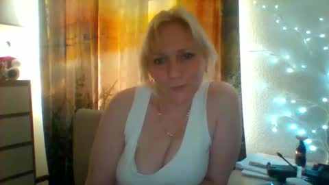 velka_raspberry online show from 05-21-26, 04:25