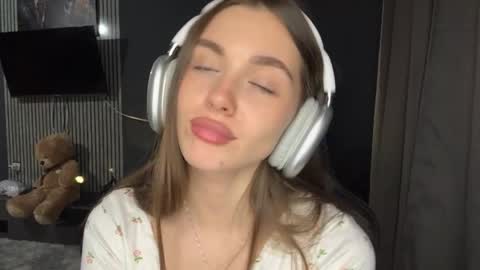 Nia online show from 04-06-26, 04:30