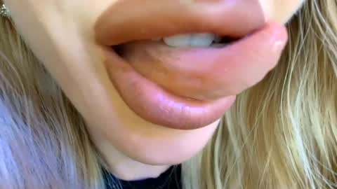 Uma online show from 06-21-26, 11:29