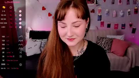 Snapshot of velvetcherry_ chatting on 07-05-26, 09:05 Mia online show from 07-05-26, 09:05