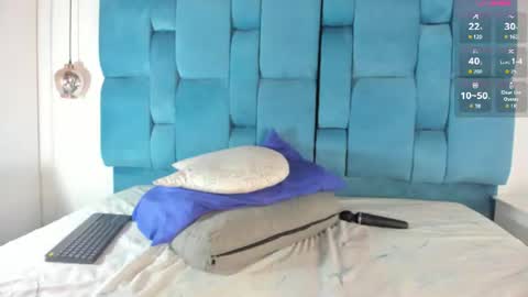 Snapshot of venezolana_caro chatting on 06-10-26, 12:04 venezolana_caro online show from 06-10-26, 12:04