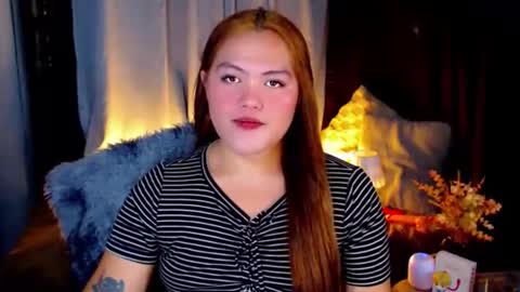 Snapshot of venus_colly chatting on 11-17-25, 12:49 I am Colly Your mystery girl online show from 11-17-25, 12:49