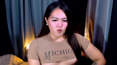 Snapshot of venus_colly chatting on 04-21-26, 01:42 I am Colly Your mystery girl online show from 04-21-26, 01:42