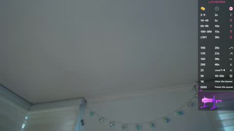 Snapshot of venus_leroy chatting on 05-10-26, 08:25 Venus online show from 05-10-26, 08:25