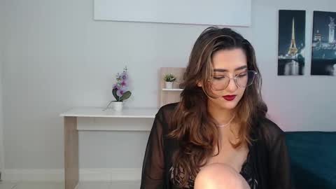 Mia online show from 10-28-25, 01:14
