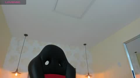 Snapshot of venusgreys1 chatting on 06-24-26, 12:04 VENUS online show from 06-24-26, 12:04