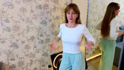 Snapshot of verdginiarebell chatting on 06-17-26, 05:58 Verdgine online show from 06-17-26, 05:58