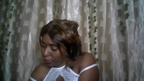 Snapshot of verronique1511 chatting on 05-17-26, 06:04 verronique1511 online show from 05-17-26, 06:04