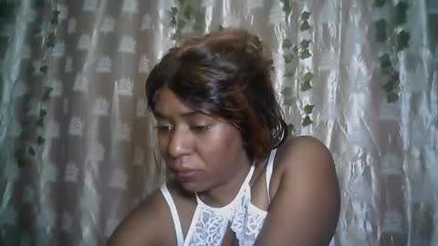 Snapshot of verronique1511 chatting on 05-18-26, 04:07 verronique1511 online show from 05-18-26, 04:07