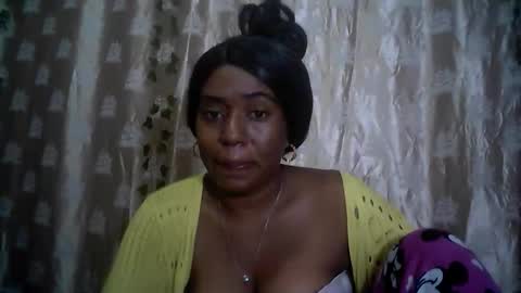 Snapshot of verronique1511 chatting on 05-27-26, 11:35 verronique1511 online show from 05-27-26, 11:35