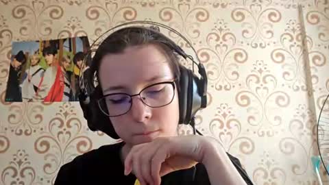 Snapshot of versieskains chatting on 08-03-26, 09:04 versieskains online show from 08-03-26, 09:04