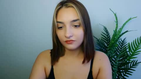 Snapshot of veryveryshygirl chatting on 11-05-25, 11:43 Ana online show from 11-05-25, 11:43