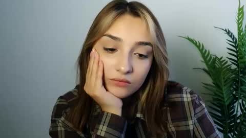 Snapshot of veryveryshygirl chatting on 03-18-26, 01:14 Ana online show from 03-18-26, 01:14
