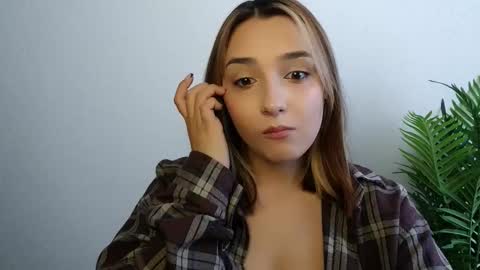 Snapshot of veryveryshygirl chatting on 03-22-26, 11:02 Ana online show from 03-22-26, 11:02