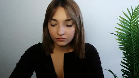 Snapshot of veryveryshygirl chatting on 05-13-26, 01:30 Ana online show from 05-13-26, 01:30