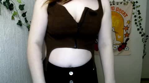 Snapshot of veryveryvery_shy chatting on 03-08-26, 06:28 veryveryvery_shy online show from 03-08-26, 06:28