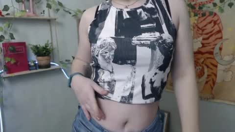 Snapshot of veryveryvery_shy chatting on 05-01-26, 05:45 veryveryvery_shy online show from 05-01-26, 05:45