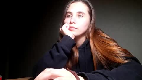 Snapshot of vesperlyn chatting on 12-16-25, 08:14 Dasha online show from 12-16-25, 08:14