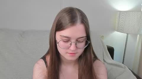 Snapshot of veta_cute chatting on 05-27-26, 09:17 Emma Sofa online show from 05-27-26, 09:17
