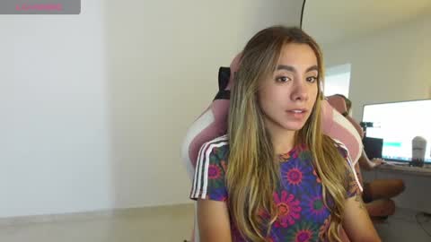 Snapshot of vexira_23 chatting on 04-26-26, 03:59 Sofa online show from 04-26-26, 03:59