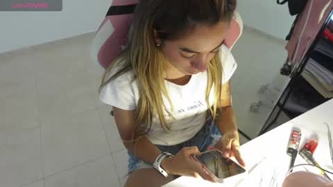 Snapshot of vexira_23 chatting on 04-26-26, 04:04 Sofa online show from 04-26-26, 04:04