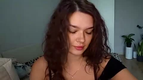 Snapshot of vicki_queen chatting on 07-13-26, 05:10 Lina online show from 07-13-26, 05:10