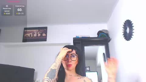 Snapshot of vicky_hotmilf chatting on 06-02-26, 11:12 Vicky online show from 06-02-26, 11:12