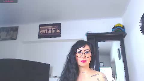 Snapshot of vicky_hotmilf chatting on 06-12-26, 08:35 Vicky online show from 06-12-26, 08:35