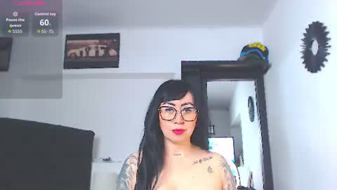 Snapshot of vicky_hotmilf chatting on 06-16-26, 11:13 Vicky online show from 06-16-26, 11:13