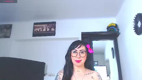 Snapshot of vicky_hotmilf chatting on 06-25-26, 11:04 Vicky online show from 06-25-26, 11:04